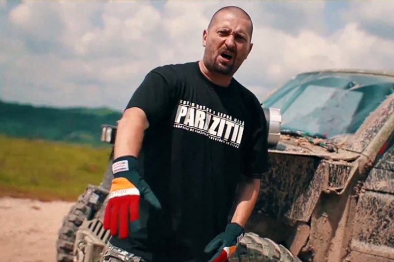 Un reporter, înjurat la greu de Cheloo de la Paraziții: Mai ai 10 secunde. Foto:InfoMusic