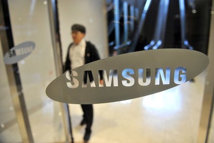 Производитель iPhone требовал от южнокорейской корпорации около двух миллиардов долларов в качестве возмещения ущерба за нарушение патентного права. Фото: Jung Yeon-Je / AFP