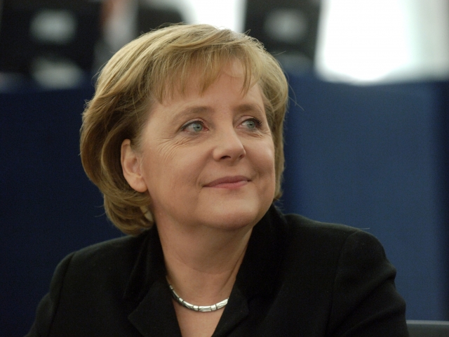 Alipirea Crimeei la Rusia necesita "un raspuns decis si unanim din partea Europei si a partenerilor sai", a insistat Merkel.