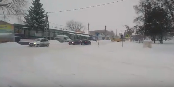 Заснеженные дороги затруднили движение в Рышканском районе.