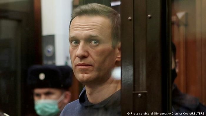 Навальный рассказал об успехах в освоении швейного дела в колонии.