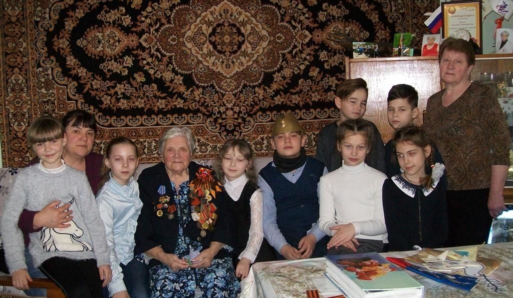 Каменские школьники приняли участие в акции «Посети ветерана на дому».
