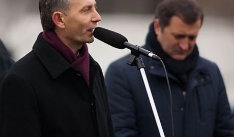 Se pare l-au răzbătut toate aceste umilinţe din PLDM şi a decis să părăsească această formaţiune. Poate aşa e mai bine, dar real chiar este mai bine.