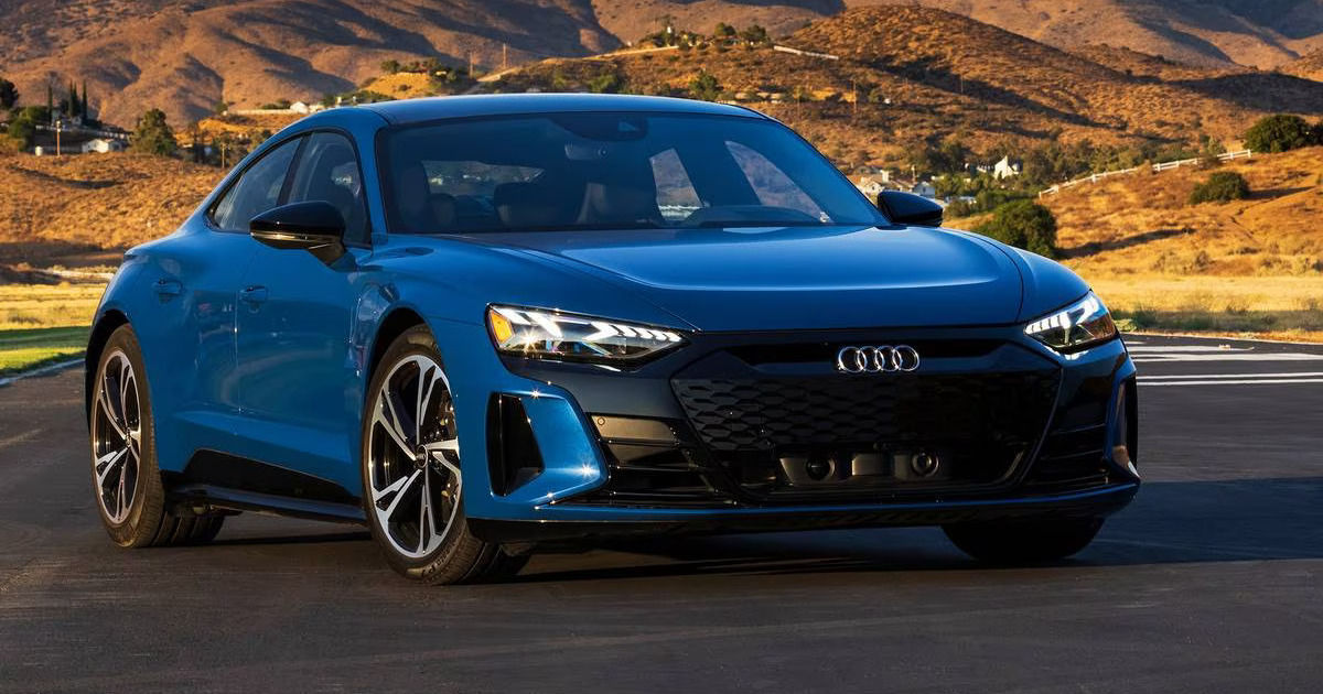 Audi продолжит выпускать автомобили с ДВС после 2033 года.