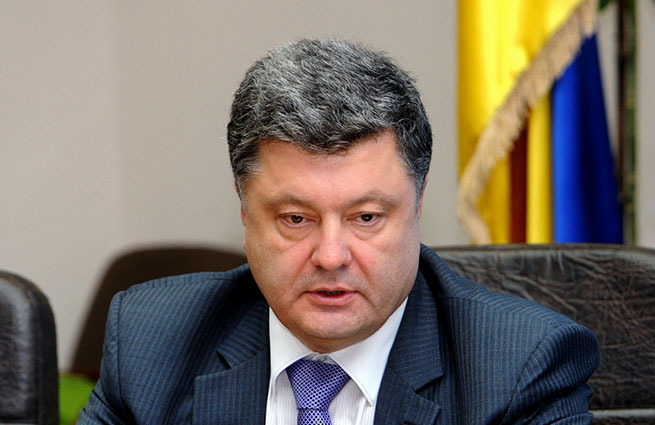 Порошенко принял решение приостановить действие режима одностороннего прекращения огня на юго-востоке страны.
