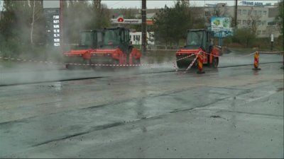 Angajaţii de la Exdrupo surprinși în timp ce lucrau pe ploaie