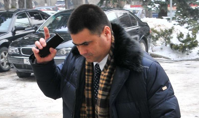 Михай Гимпу сказал, что  Маринуца сам должен решить  уйти или остаться. 