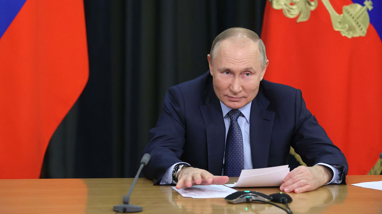 Путин ввел упрощенное российское гражданство для всех украинцев.