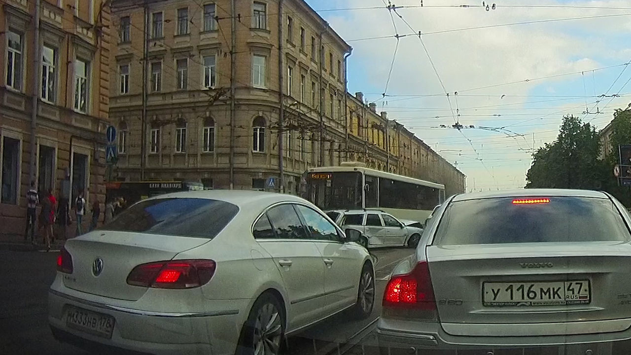 Момент ДТП запечатлел видеорегистратор.