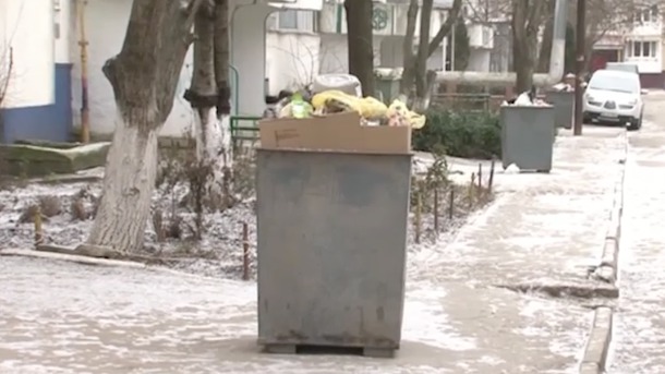 Власти Бельц предложили покупать мусорные контейнеры за свои деньги.