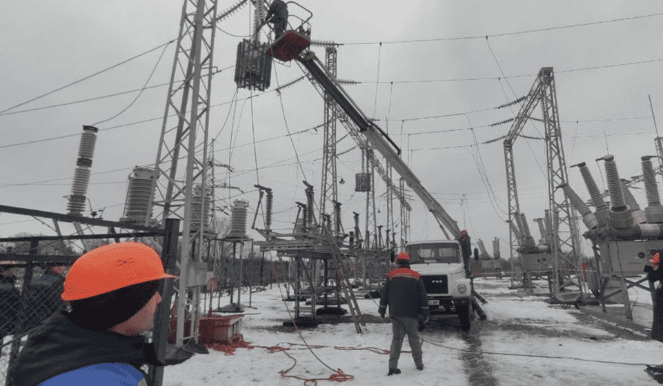 Restabilirea liniilor electrice de la Centrala Hidroelectrică Dubăsari, complicată de condițiile meteo.