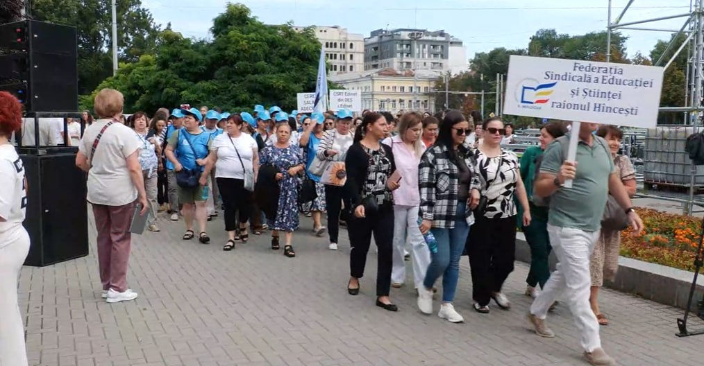 Учителя не отступают: при невыполнении требований протесты продолжатся 1 сентября.