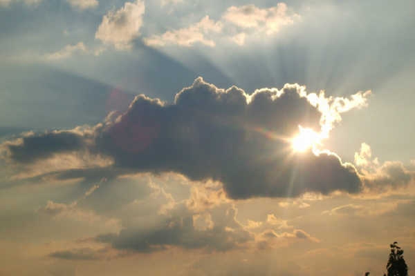 Meteorologii spun însă că în zilele următoare vremea se încălzește și vor cădea precipitații.