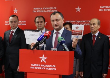 По словам Игоря Додона, наиболее пострадавшими сферами, которые требуют срочного вмешательства, являются образование, здравоохранение и социальная защита. Фото: пресс-службы ПСРМ 