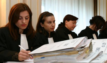 ВСМ не соблюдает процедуру отбора и продвижения судей, а последние изменения и модернизация судебные учреждений не внедрены до конца. 