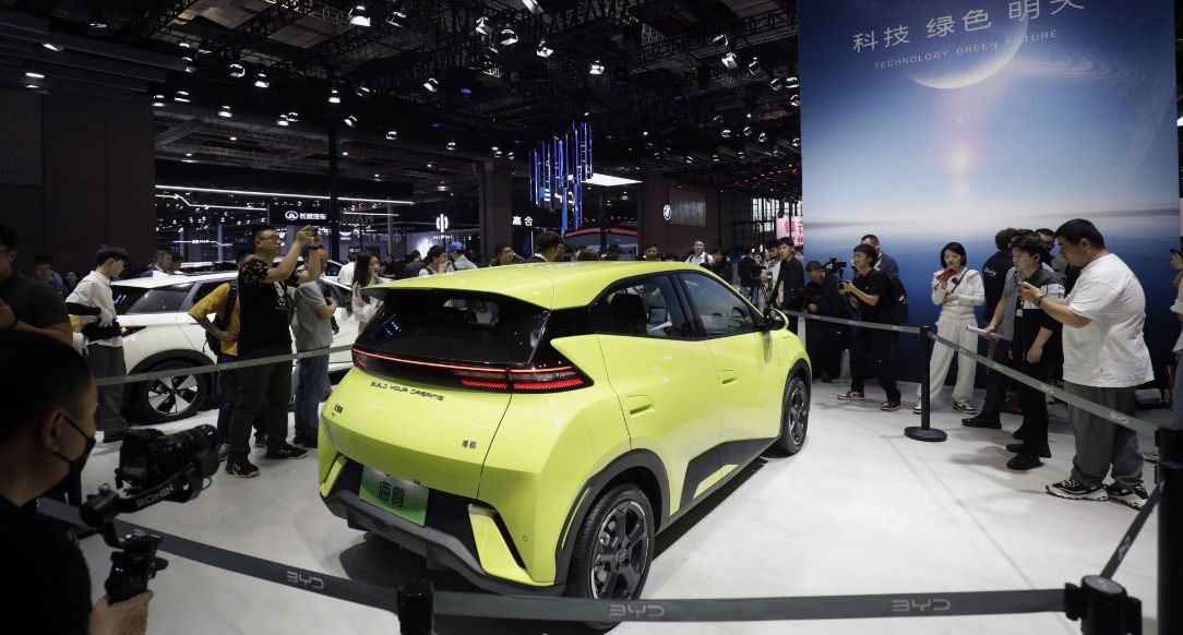 Gigantul auto chinez BYD a vândut un număr record de 500.000 de mașini electrice în octombrie.