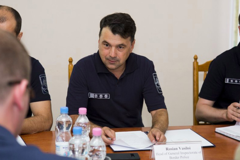 Начальник пограничной полиции Росиан Василой.