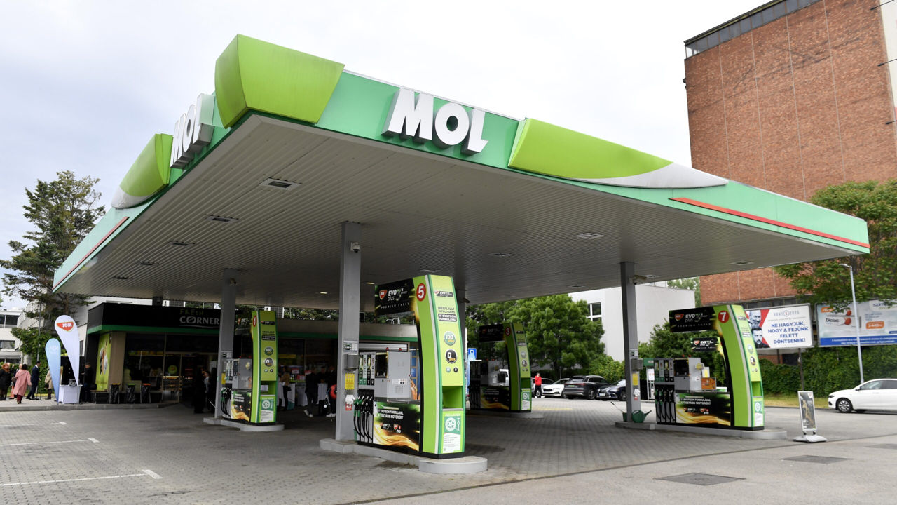 Венгерская MOL продолжает переговоры по приобретению "дочки" "Газпрома".