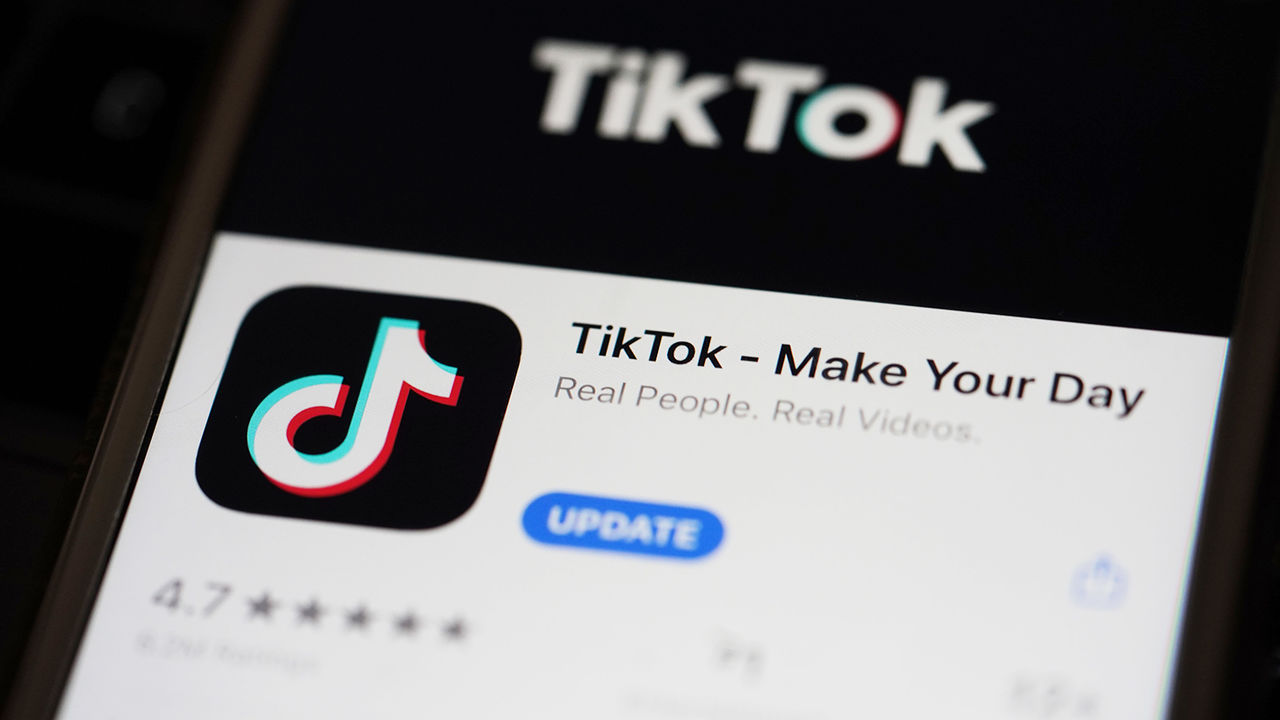 TikTok запустит функцию по борьбе с распространением дезинформации.