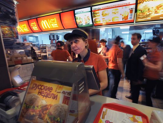 Компания McDonald's намерена открыть в Москве корпоративный университет, в котором будет готовить менеджеров для работы.