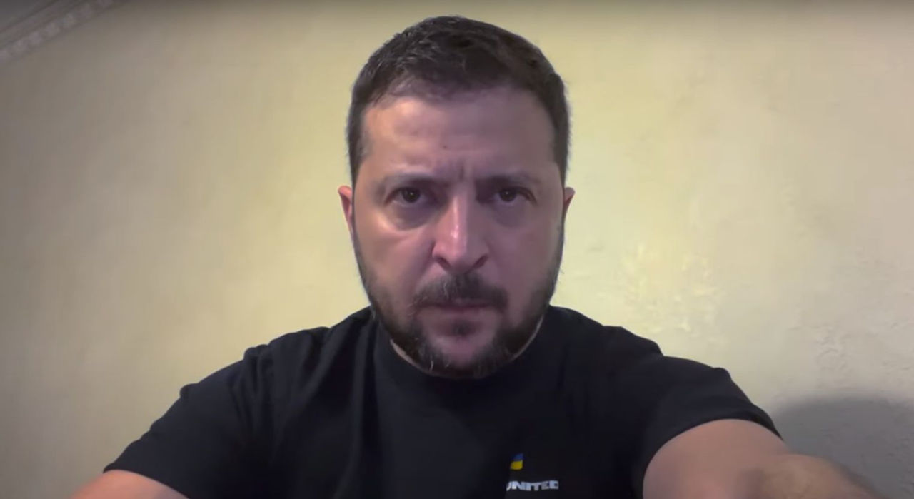 Зеленский - о нападках на генералитет в России: Начали кусать друг друга.
