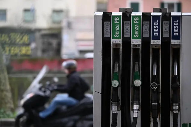 Италия снизила акцизы на топливо на 25 евроцентов из-за роста цен на нефть.
