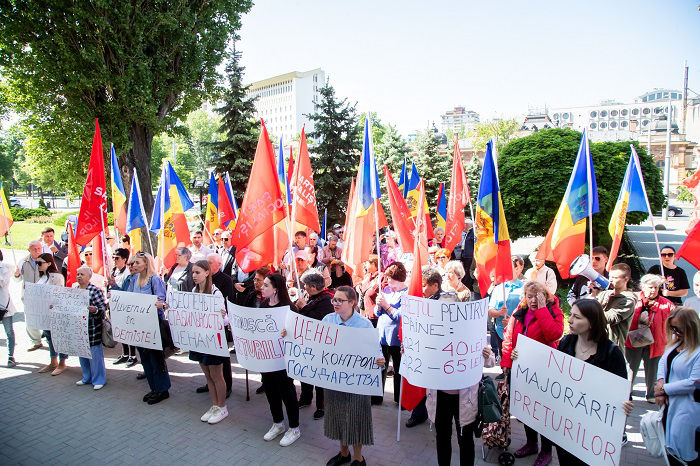 ПСРМ протестует у здания Минсельхоза: Министра в отставку.