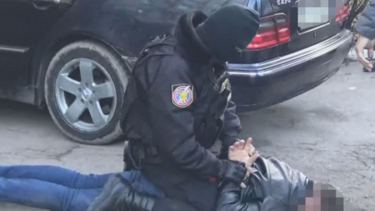 Noapte de coşmar la Drochia: Un adolescent a înjunghiat mai multe persoane. Foto simbol: politia.md