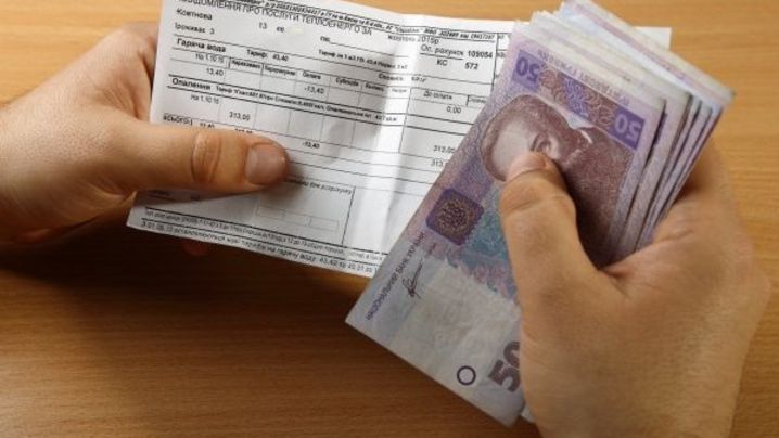 В первую очередь долг должен быть погашен за счет средств должника, а в случае отсутствия денег - за счет иного имущества.