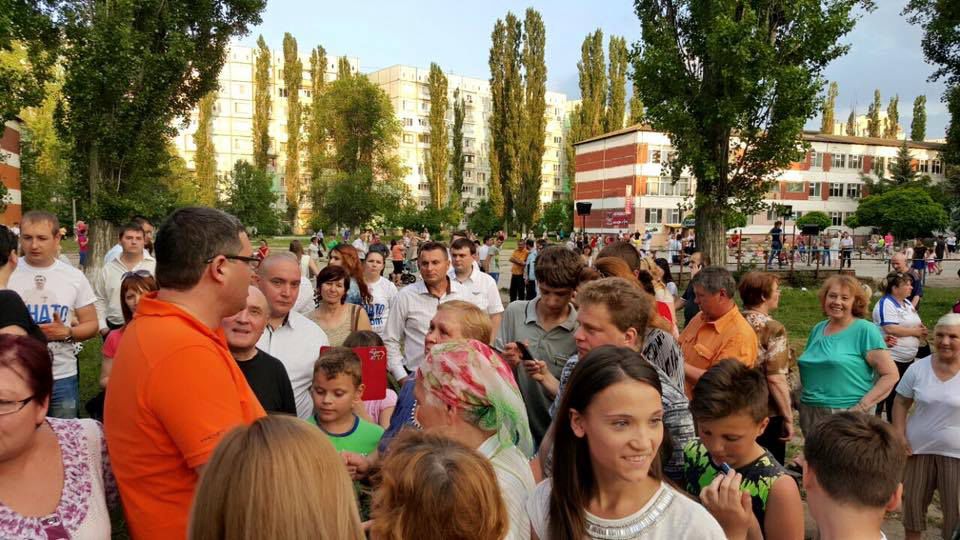 Жители 10 квартала смогли напрямую задать вопросы кандидату в примары.