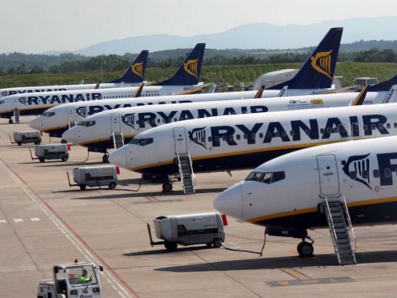 Jumătate dintre piloții Ryanair vor face grevă înainte de Crăciun. 