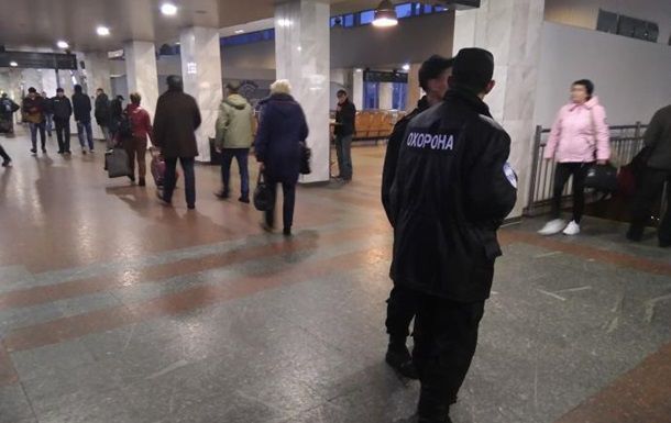 В то же время поезда ходят по графику.