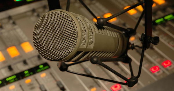 Un moldovean a deschis un post de radio în Marea Britanie