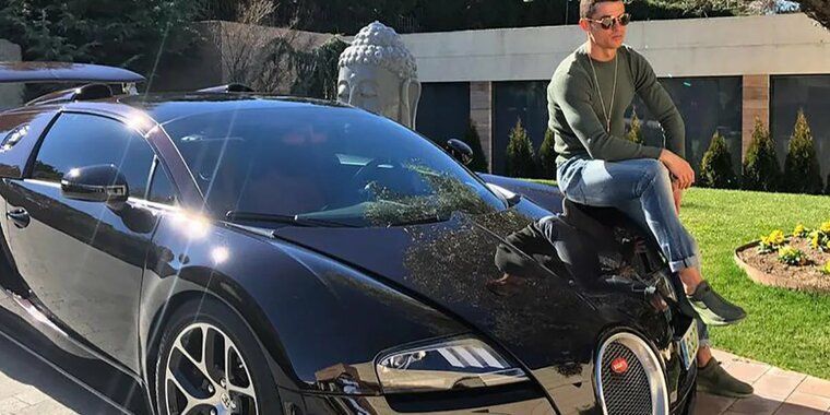 Криштиану Роналду увез все свои автомобили из Турина.