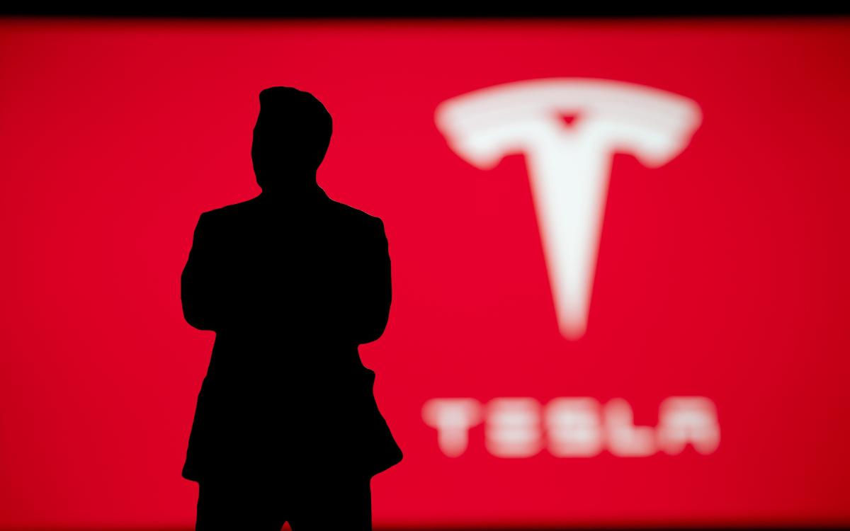 Акции Tesla выросли на фоне загадочных публикаций компании в соцсетях.