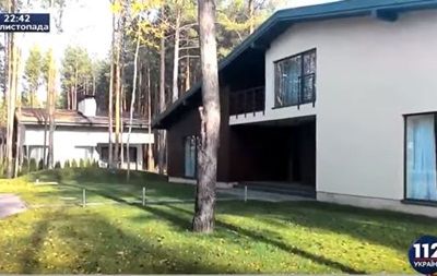 Чиновник забыл указать в декларации дом в элитном поселке на берегу Киевского моря, утверждают журналисты.