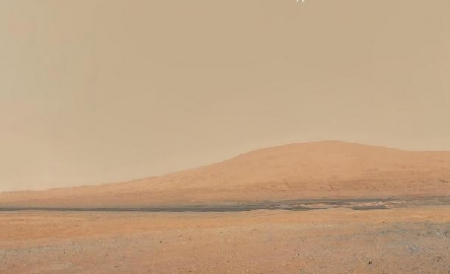 Destinaţia finală a robotului Curiosity este Muntele Sharp, aflat la o distanţă de opt kilometri de punctul său de plecare