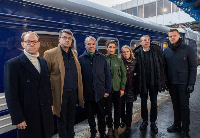 В Киев одновременно приехали семь глав МИД стран Балтии и Скандинавии.