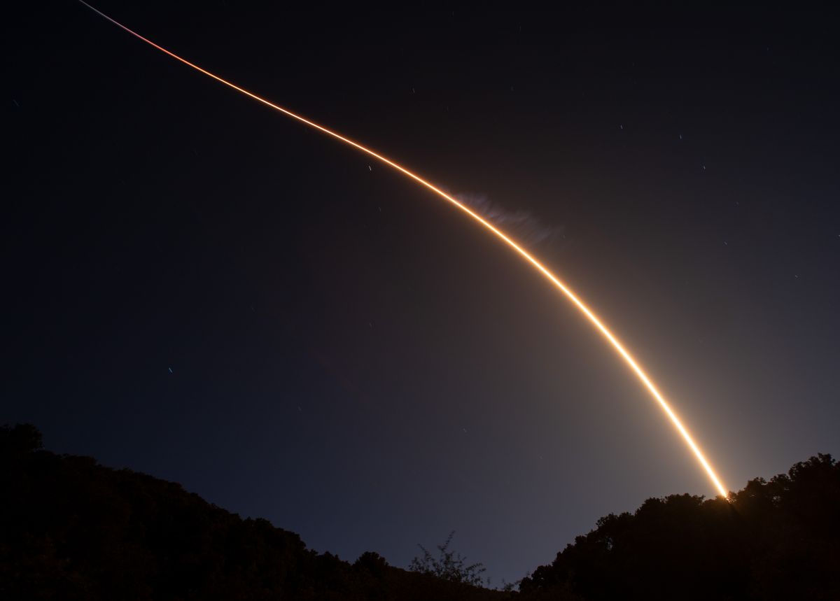 SpaceX запустила первые спутники связи для мобильных пользователей.