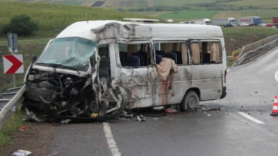 Un microbuz de pe linia Chişinău-Bălţi a fost implicat într-un accident de circulaţie în apropiere de satul Peresecina, raionul Orhei.