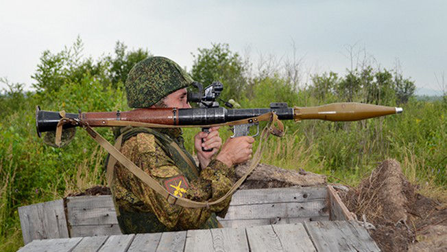 Российские войска в Приднестровье проводят учения гранатометчиков и связистов.