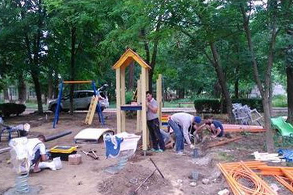 Первоначально данный проект связали с политикой.