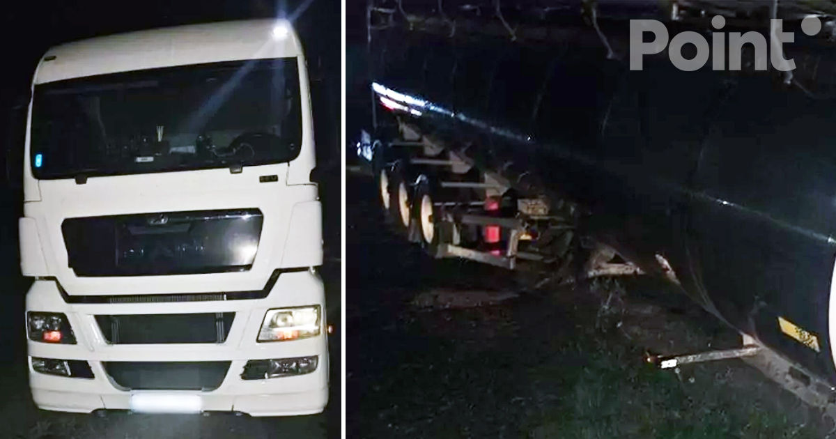Accident lângă Bălți: O cisternă plină cu suc a ajuns în afara carosabilului.
