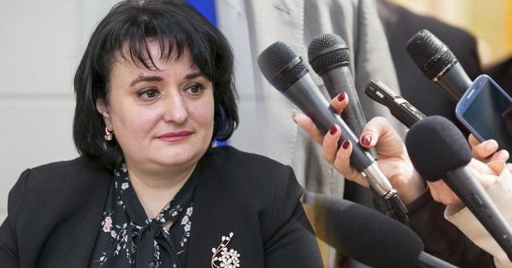 Думбрэвяну попросила журналистов убрать от нее микрофоны: Это риск. Фото: Point.md