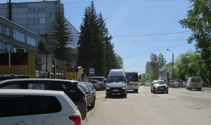 Власти предлагают пересмотреть правила подъезда машин с товаром к магазинам.