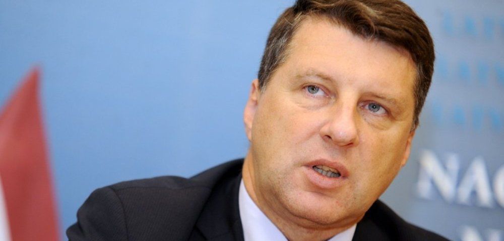 По словам самого Вейониса, он воспитан на сказках Пушкина, которые читала ему на ночь мама, и говорит по-русски на уровне носителей языка.