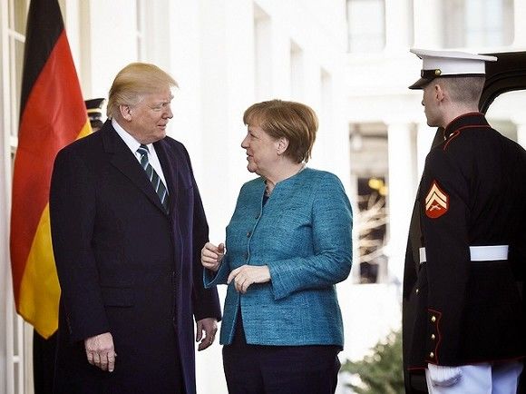 Канцлер ФРГ Ангела Меркель объясняла президенту США Дональду Трампу основы торговли с Евросоюзом.