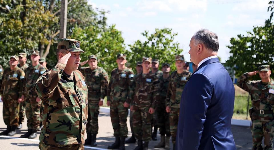 Президент представит командованию Нацармии нового министра обороны.