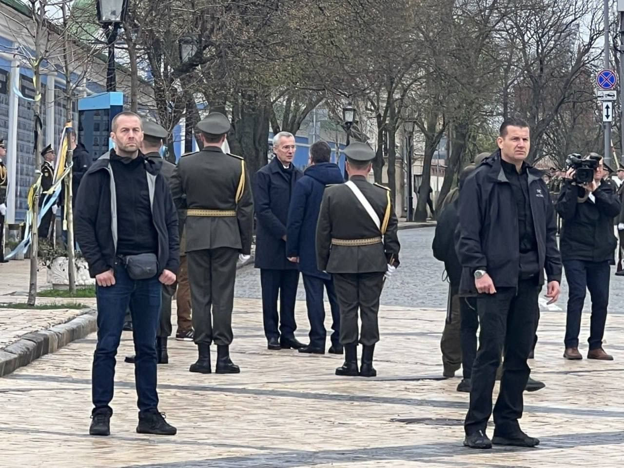 Генсек НАТО Столтенберг прибыл в Киев.