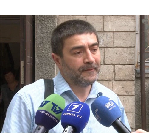  Юрий Рошка намерен через суд обязать Генпрокуратуру возбудить уголовное дело по факту узурпации государственной власти нынешней правящей коалицией. 